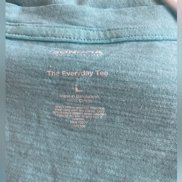 NWT- Sonoma The Everyday Tee - V Neck - Picture 3 of 4